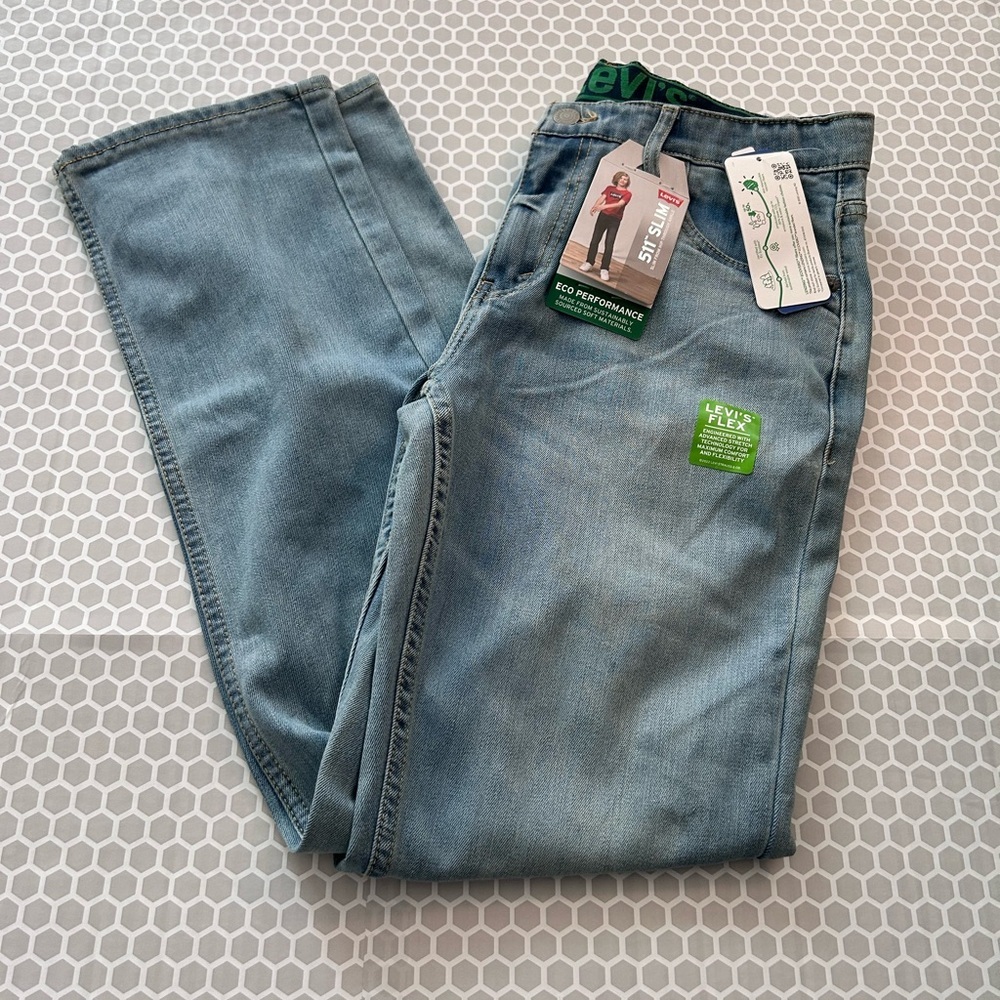 NWT Levi's Light Blue 511 Slim Fit Jeans Youth

Size 18 29x31 Slim Fit
